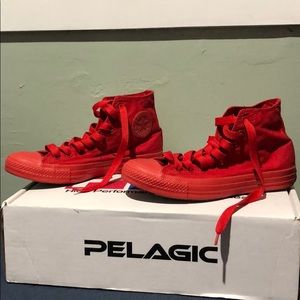 RED ALLSTAR CONVERSE SIZE 7